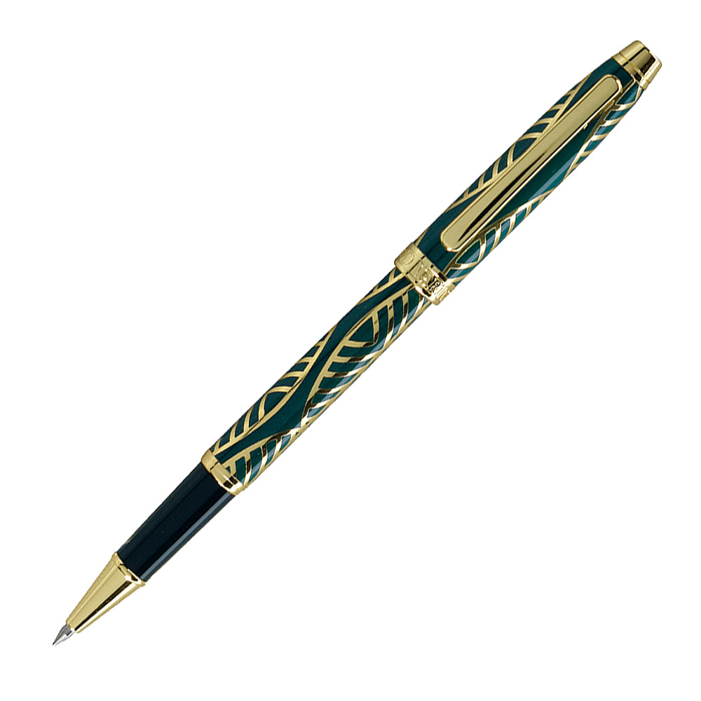 Stylo roller Enzo Varini Taormina XL Gioiello vert sapin/doré, ouvert, avec le bouchon enlevé et installé à l'arrière, vue à 45° sur fond blanc.