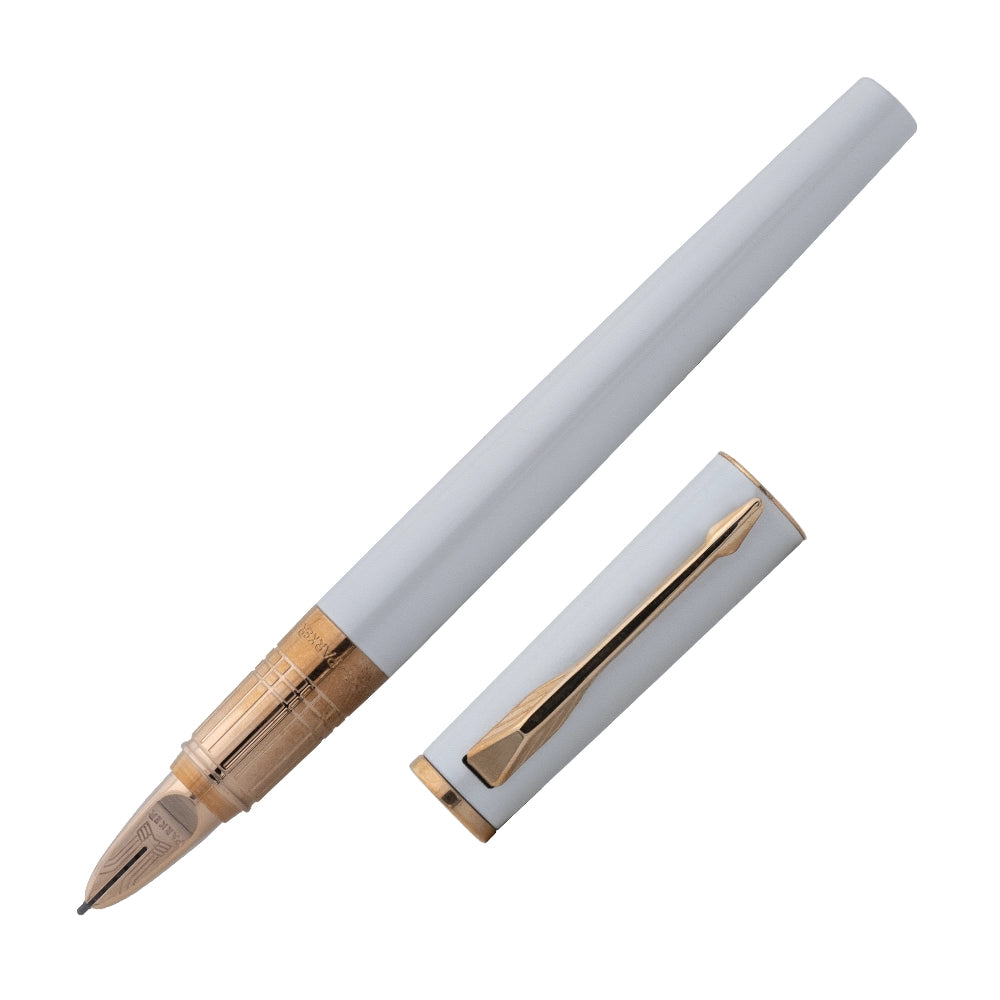 Stylo plume et feutre Parker Ingenuity 5th Slim, édition limitée, présenté à un angle de 45°.