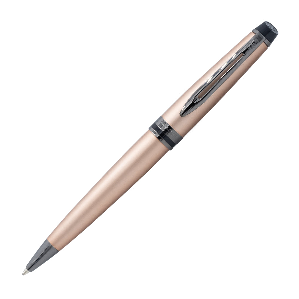 Stylo bille Waterman Expert Rose Gold RT, présenté à un angle de 45°. Ce stylo bille sophistiqué avec une finition en or rose allie élégance et performance, offrant une expérience d'écriture fluide et raffinée.