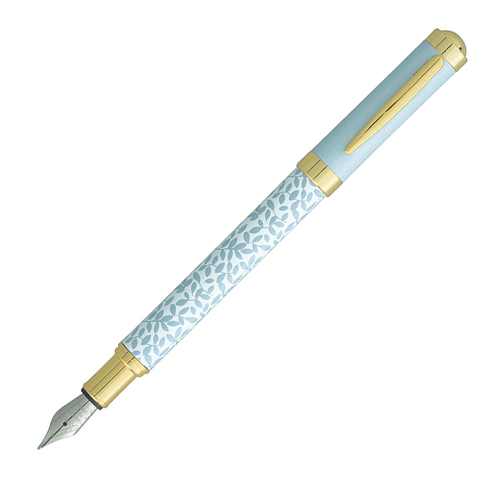 Stylo plume Enzo Varini Palazzo Maiolica blanc avec motif bleu, bouchon installé à l’arrière, vue à 45°.