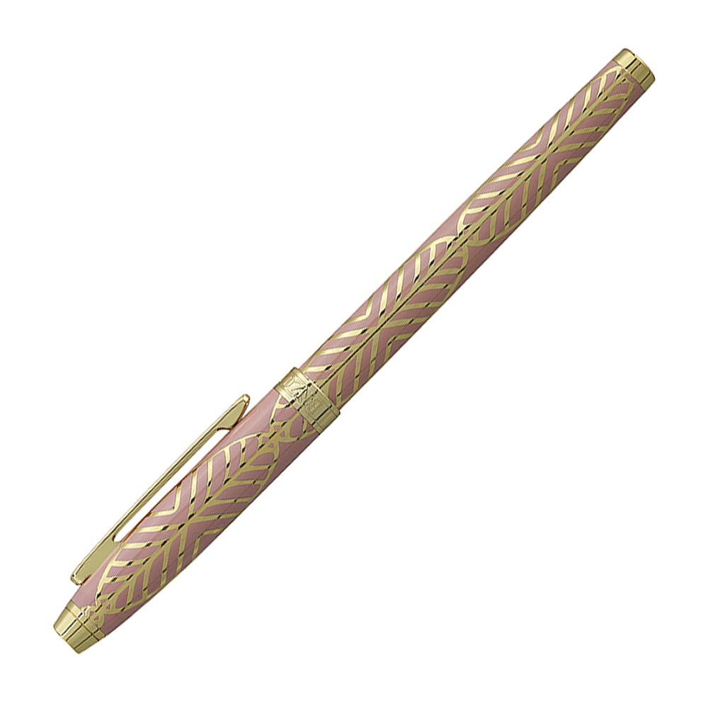 Stylo plume Enzo Varini Taormina XL Gioiello rose poudré/doré, fermé, vue à 45° sur fond blanc.