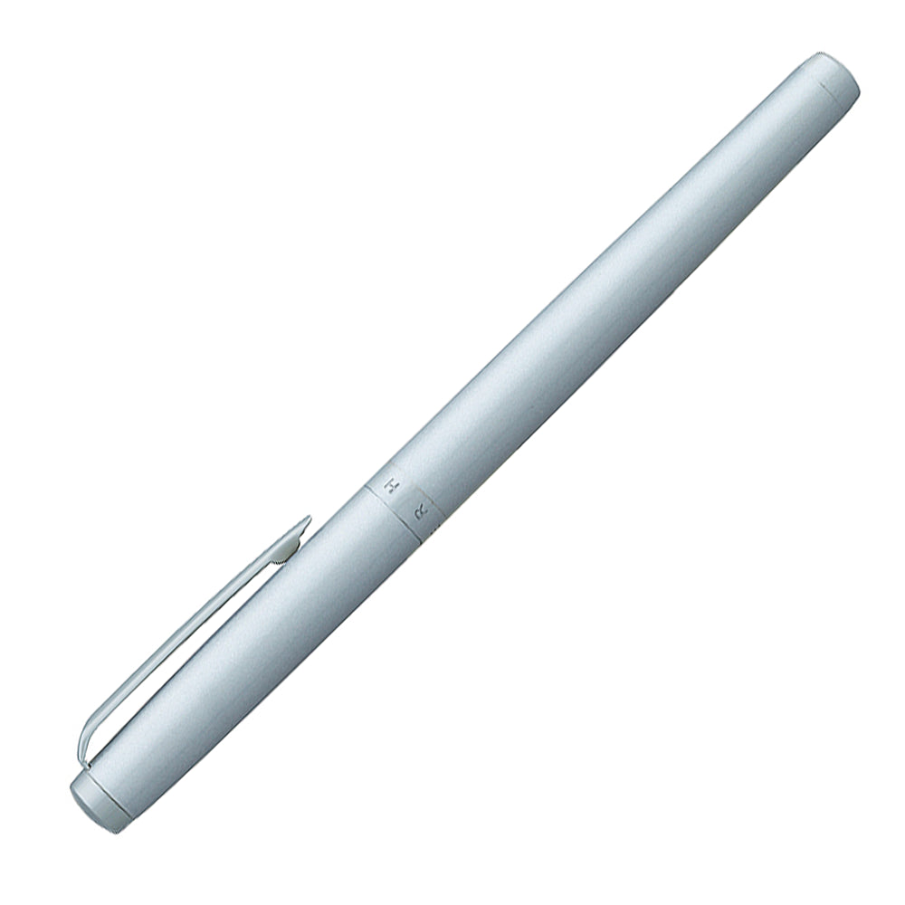 Stylo plume Hechter Paris Avenue Hoche Basic Chrome, présenté à 45° fermé sur fond blanc (vue 1).