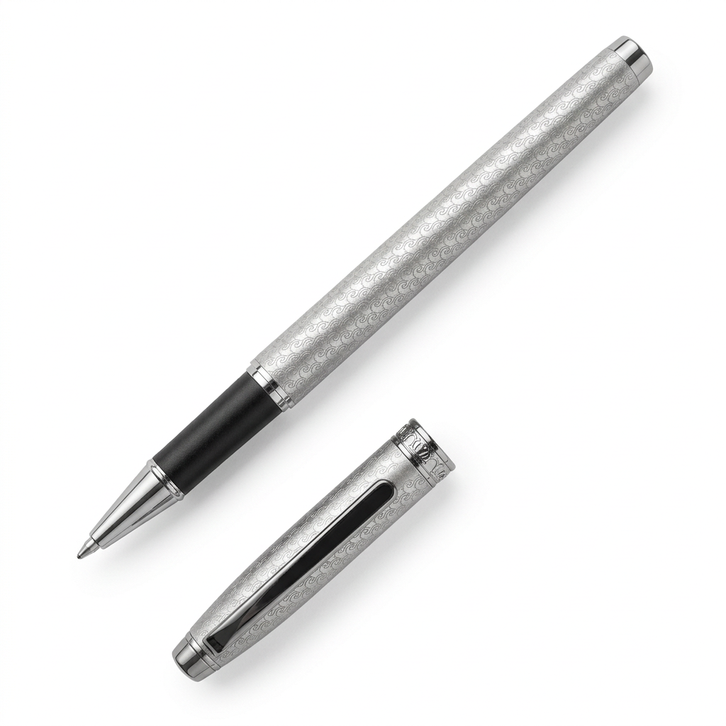Stylo roller Enzo Varini Sano Argent ouvert avec son capuchon sur fond blanc