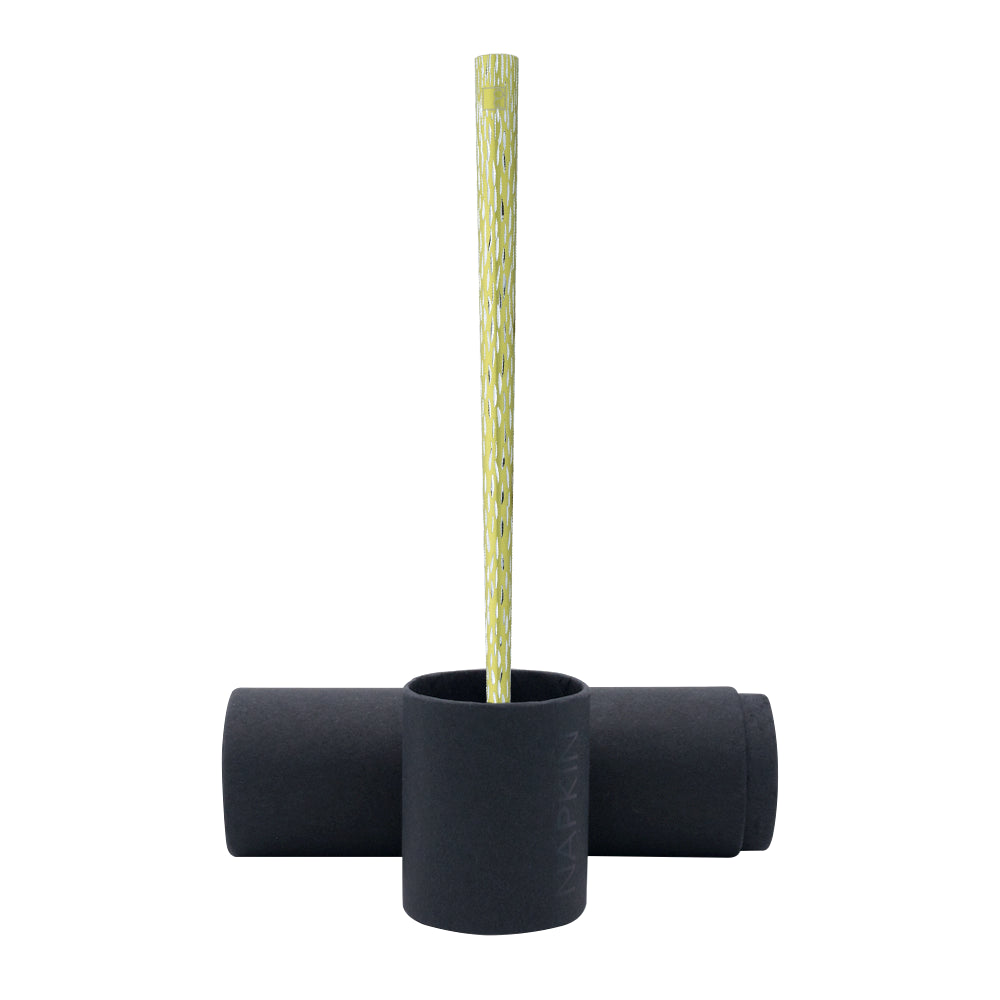 Stylo Forever Pretiosa en jaune citron acide posé sur son écrin cylindrique noir, présenté sur un fond blanc. L'écrin en forme cylindrique protège le stylo tout en mettant en valeur sa couleur vive et son design moderne.